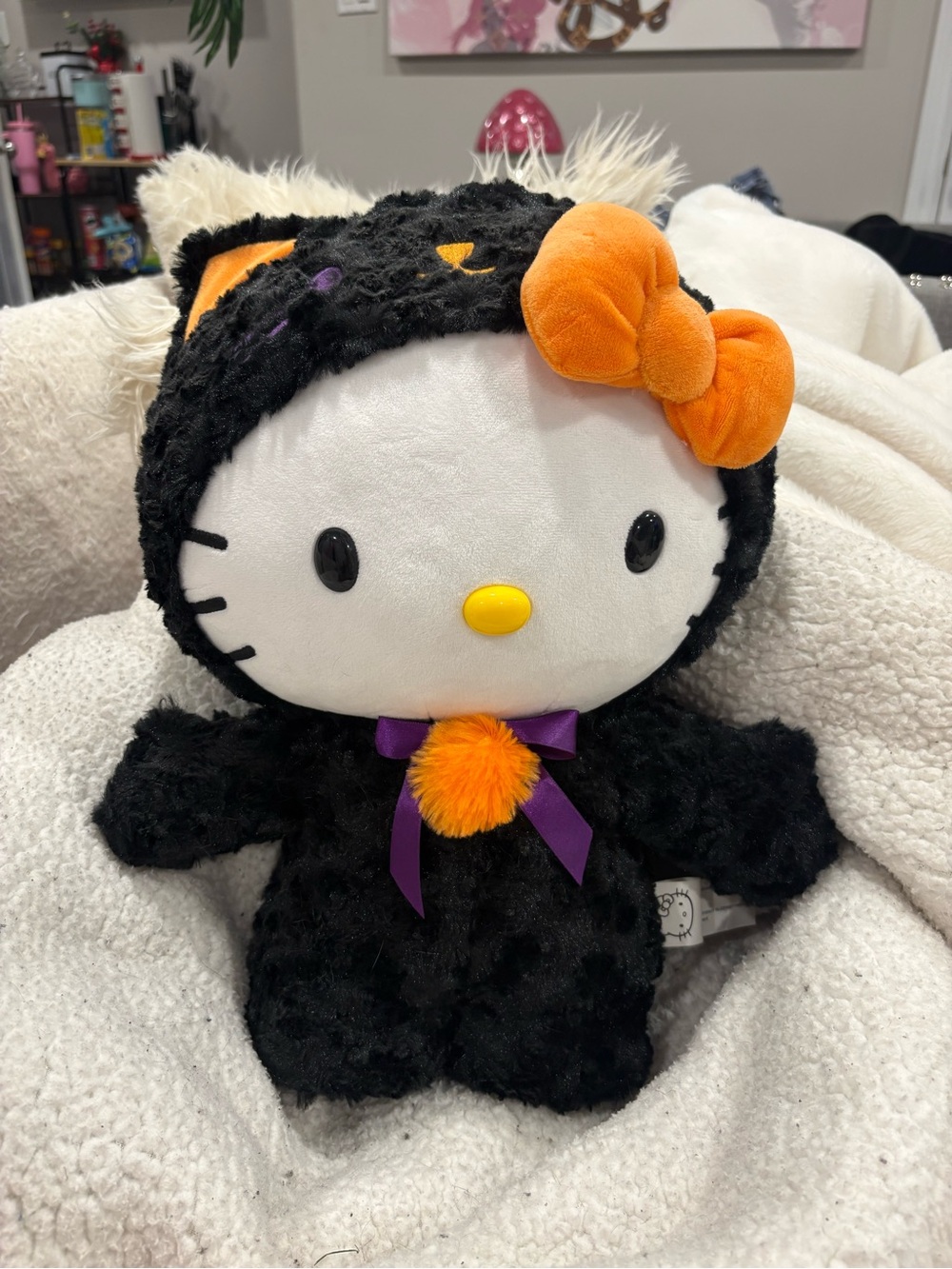 Hello Kitty Halloween cat greeter
